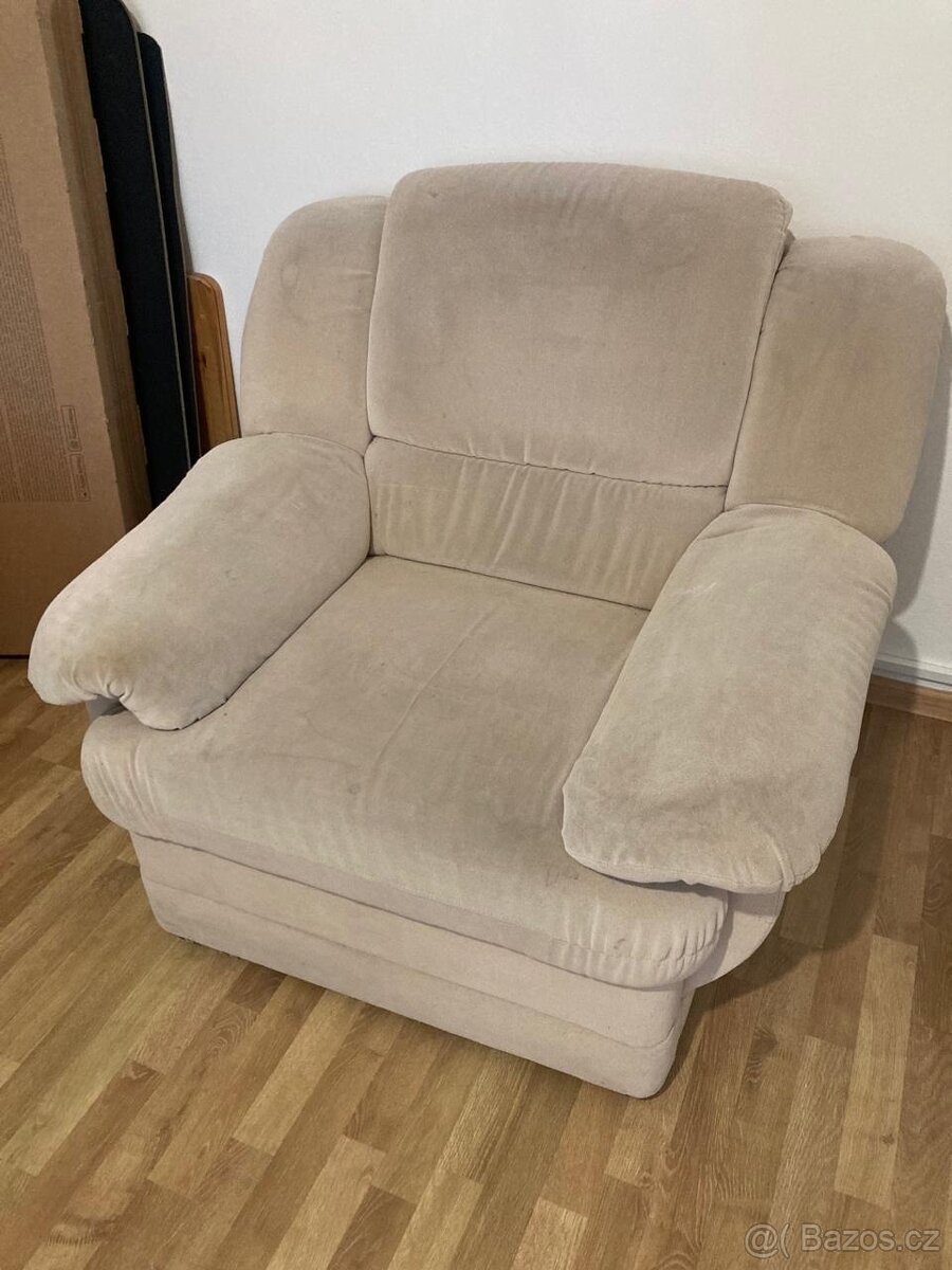 Pohovka a křeslo