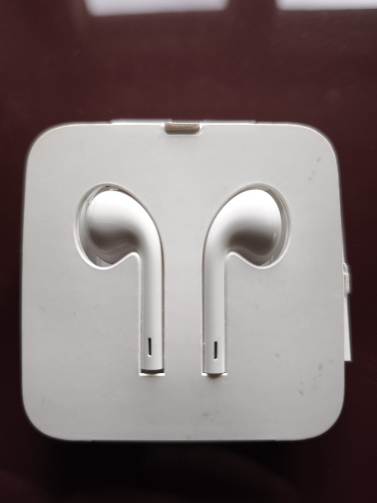 Sluchátka Apple EarPods Lightning s mikrofonem