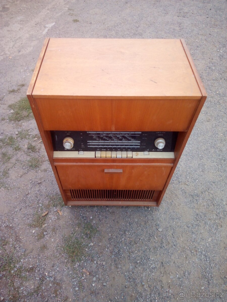Rádio stará verze.
