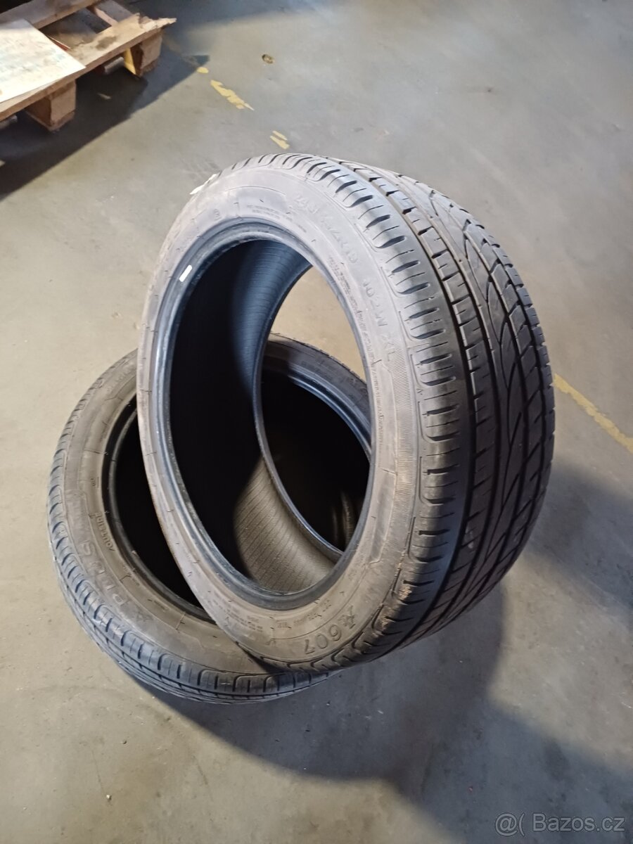 2 letní pneu 245/45 R19
