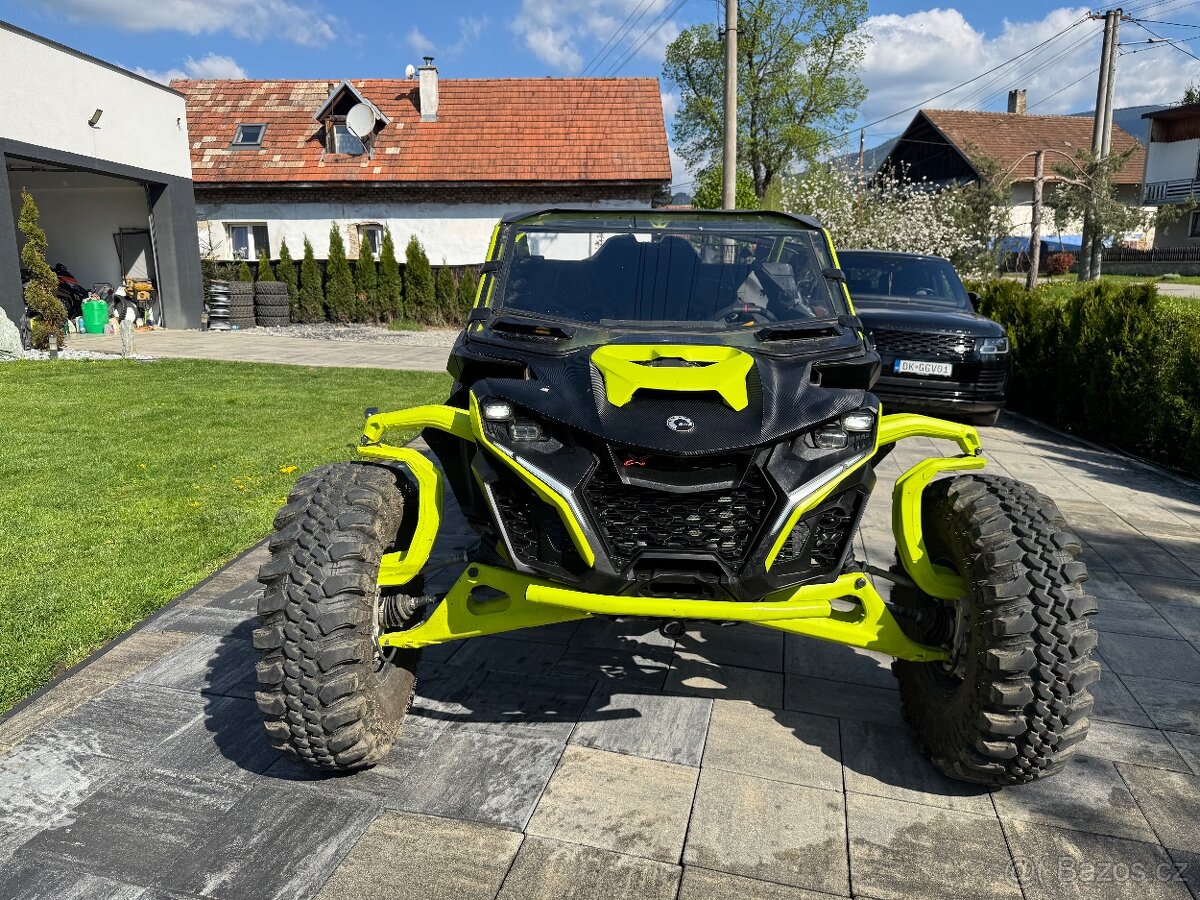 Can Am Maverick R