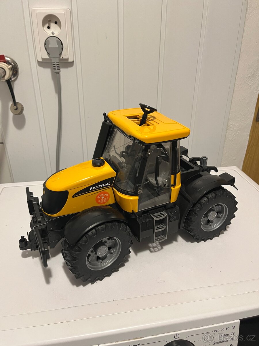 Traktor JCB fastrac 3220 - Bruder 3030