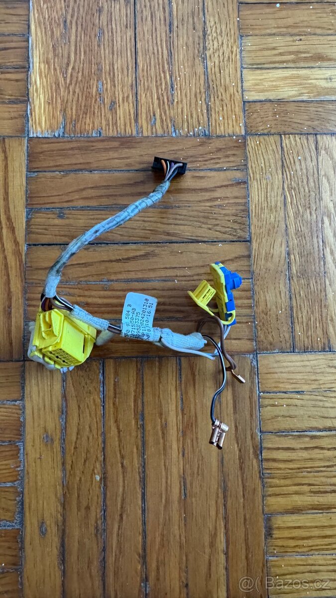 Kabel k multifunkcnimu volantu 5P0971584b