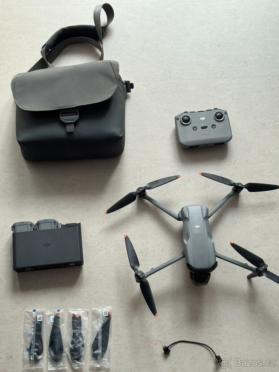 DJI Air 3 Fly More Combo