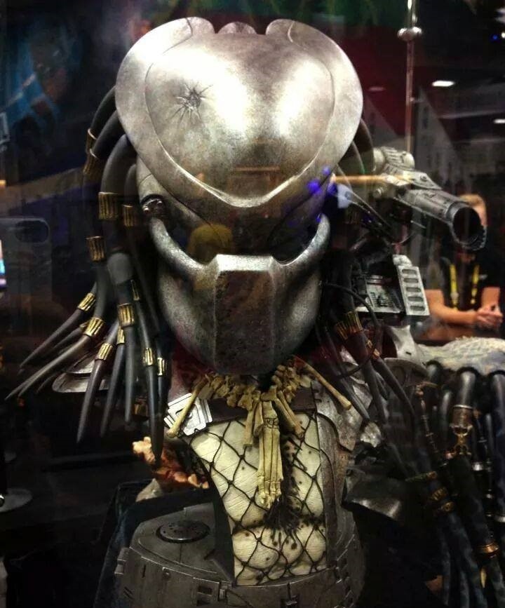 sideshow predator Masked Hunter Legendary Scale Bust