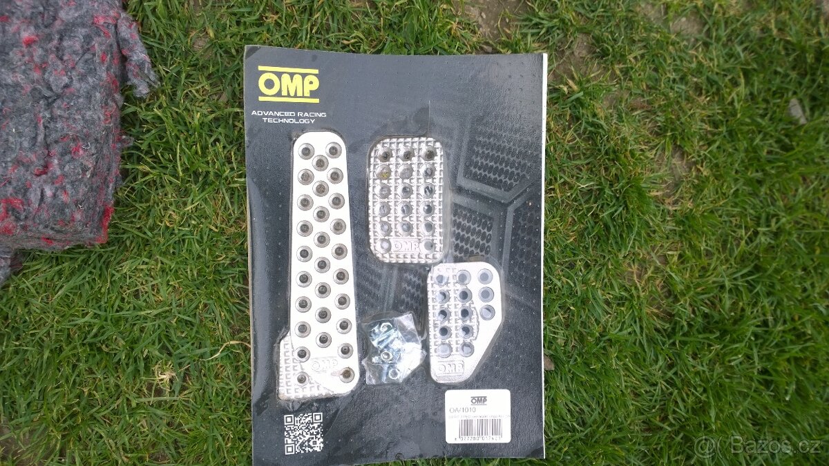 Sportovní pedály OMP z hliníku s pískovaným povrchem.