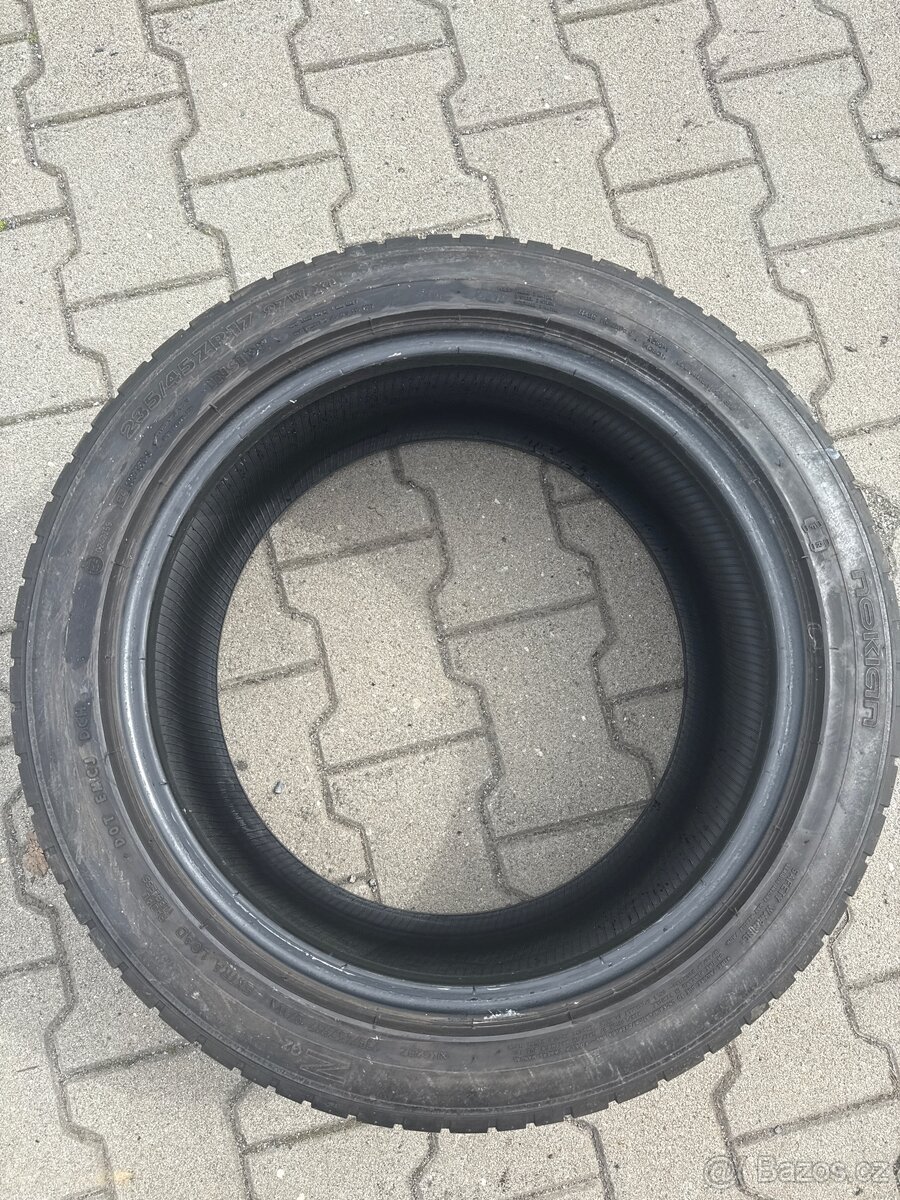 1 ks pneu 235/45R 17 ZR Nokian Zg2