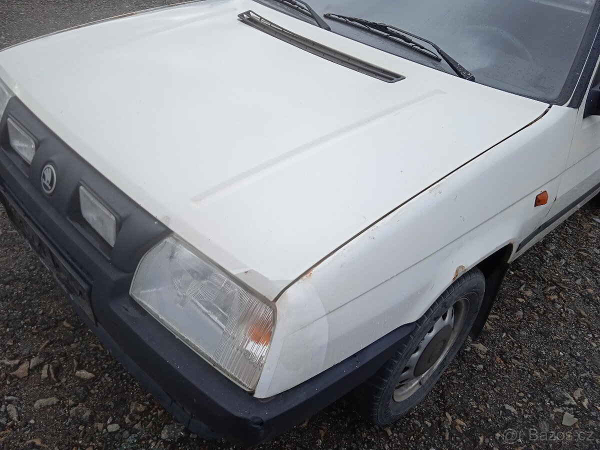 Škoda Favorit r.v. 1993 na náhradní díly