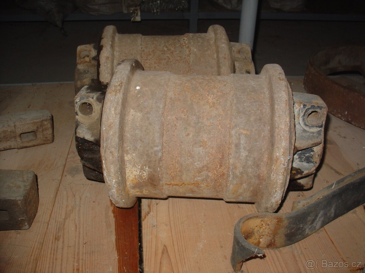 pasový bagr DH 411