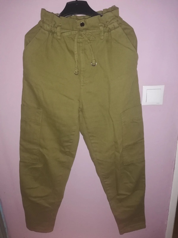 Dámské khaki cargo kalhoty Bershka velikost S