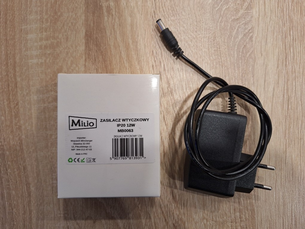 Napájecí adaptér 12V, 1A