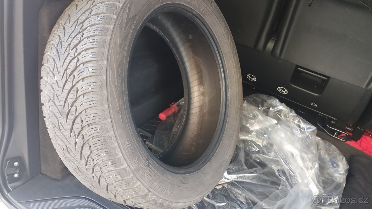 235/55/18 Nokian WR SUV 4 zimní