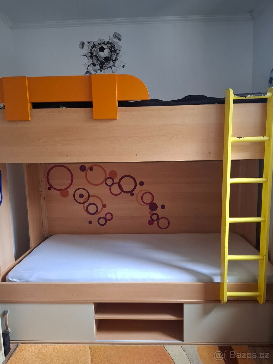 Patrová postel