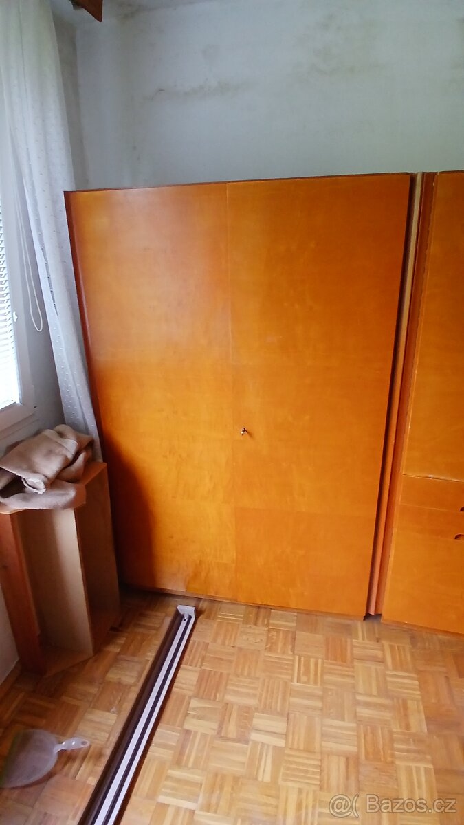 Šatní skříň 2