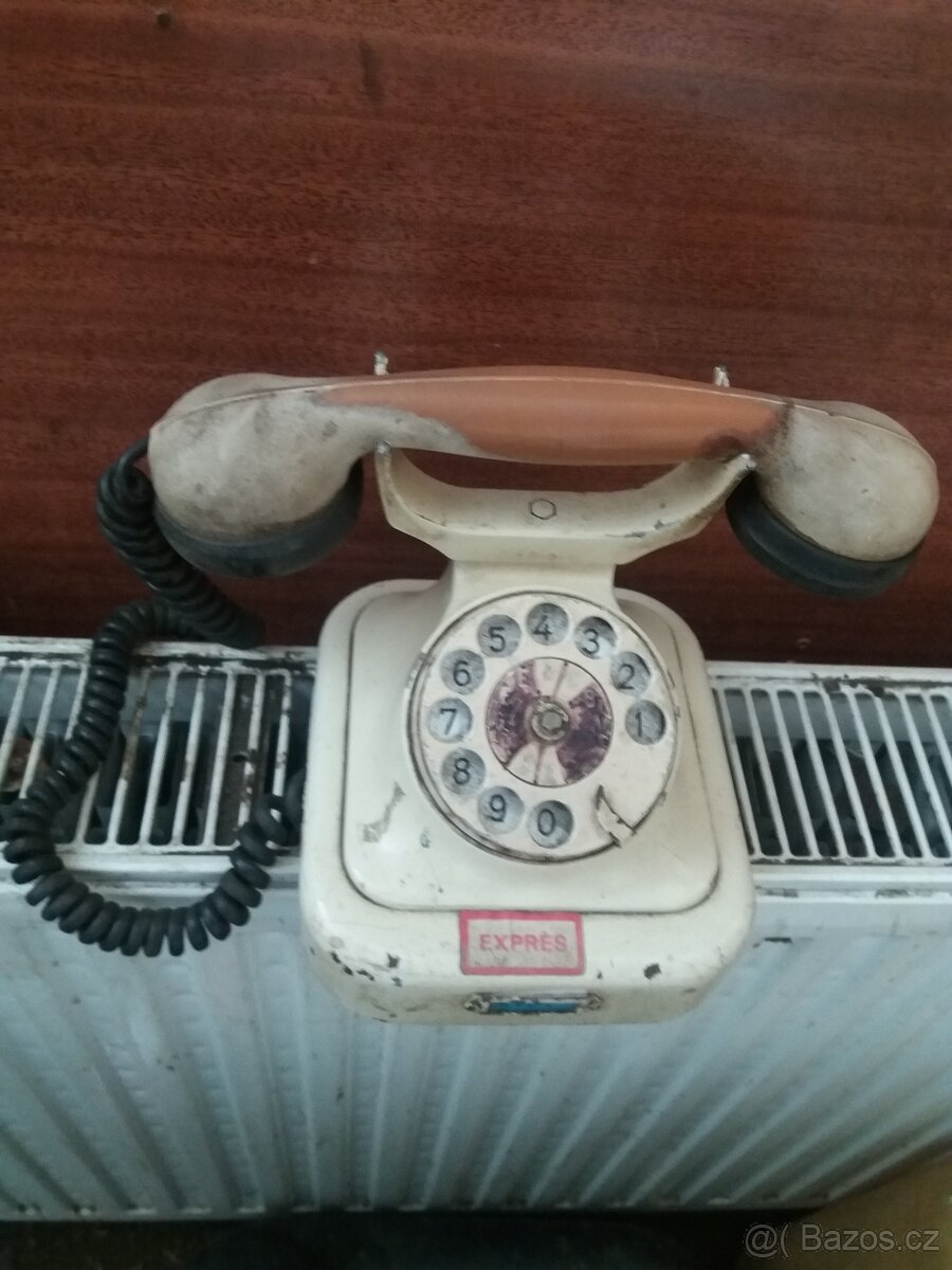 Starý telefon