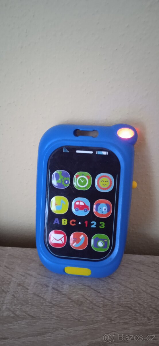 Telefon a jiné hračky