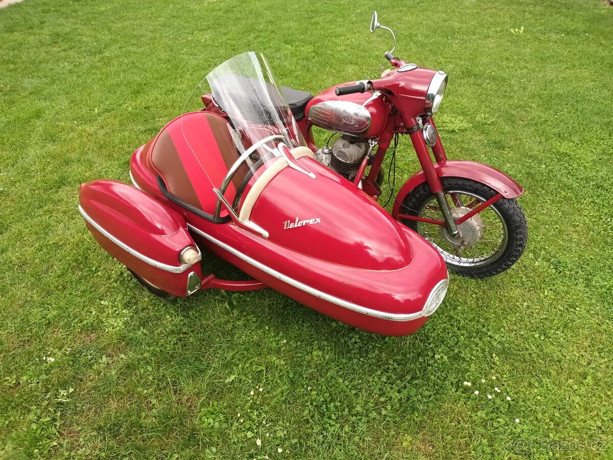 Jawa 350 se sajdou Velorex 560