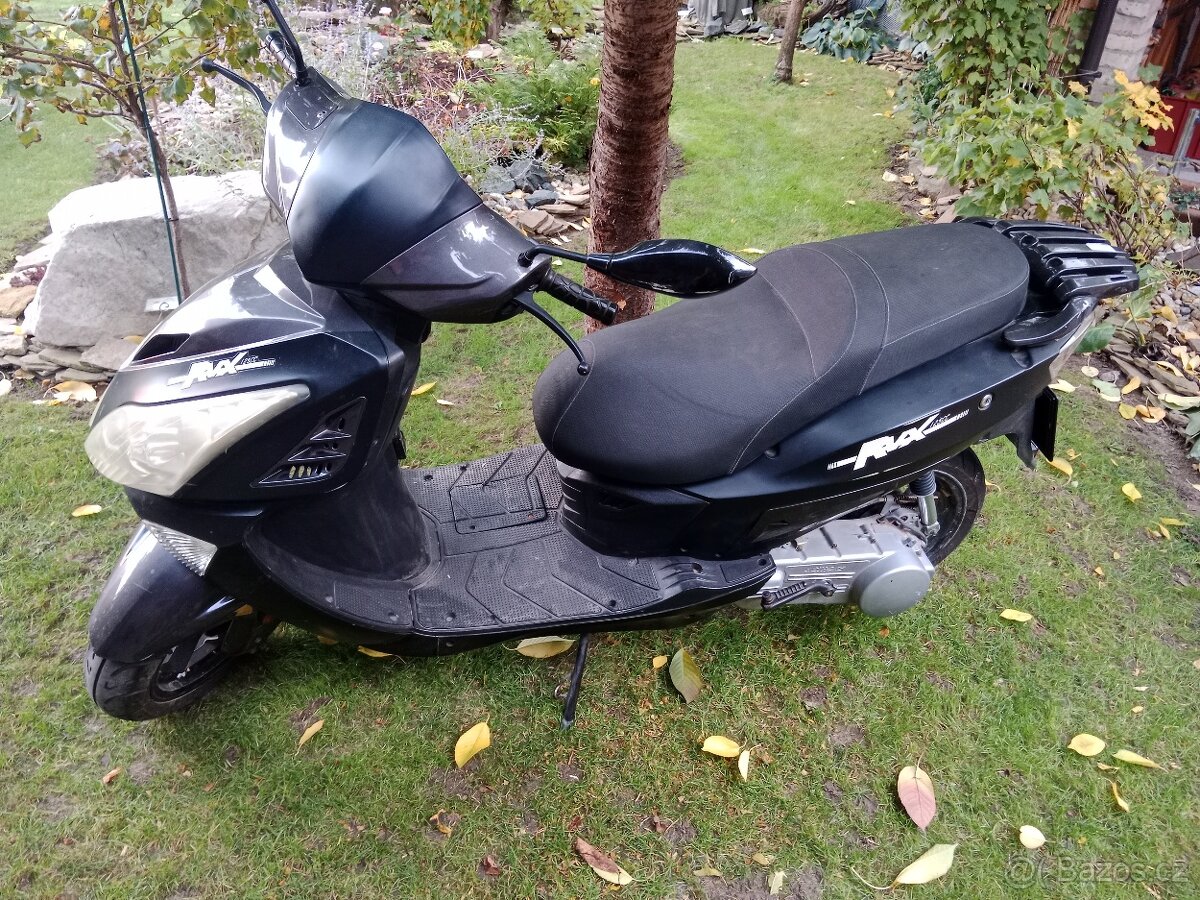 SKÚTR 125ccm