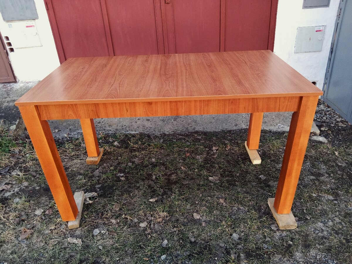 Jídelní stůl + 6 židlí - jídelní set