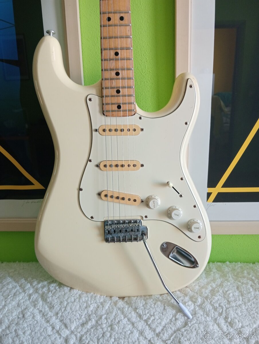 52 až 55 ročná vintage Maya Stratocaster (70. roky) - Japan