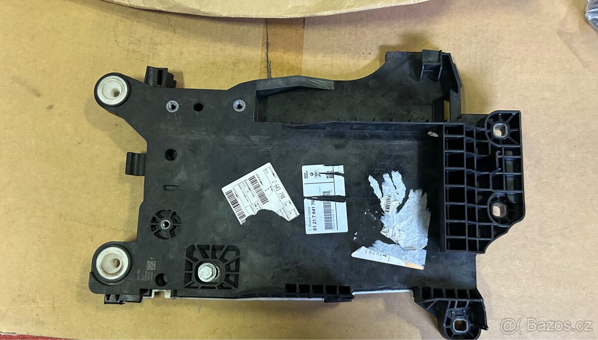 BMW 2 F45 F46 X1 F48 držák baterie akumulátoru