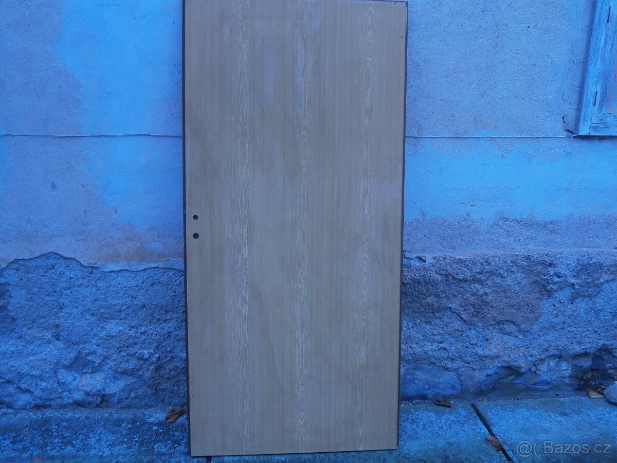 Prodám nové vnitřní dveře 90 pravé imitace dřeva.