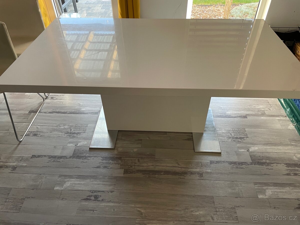 Bílý lesklý stůl 160x90