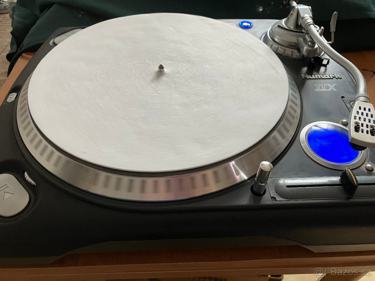 Gramofon Numark TTX1 s přenoskou Goldring 2200