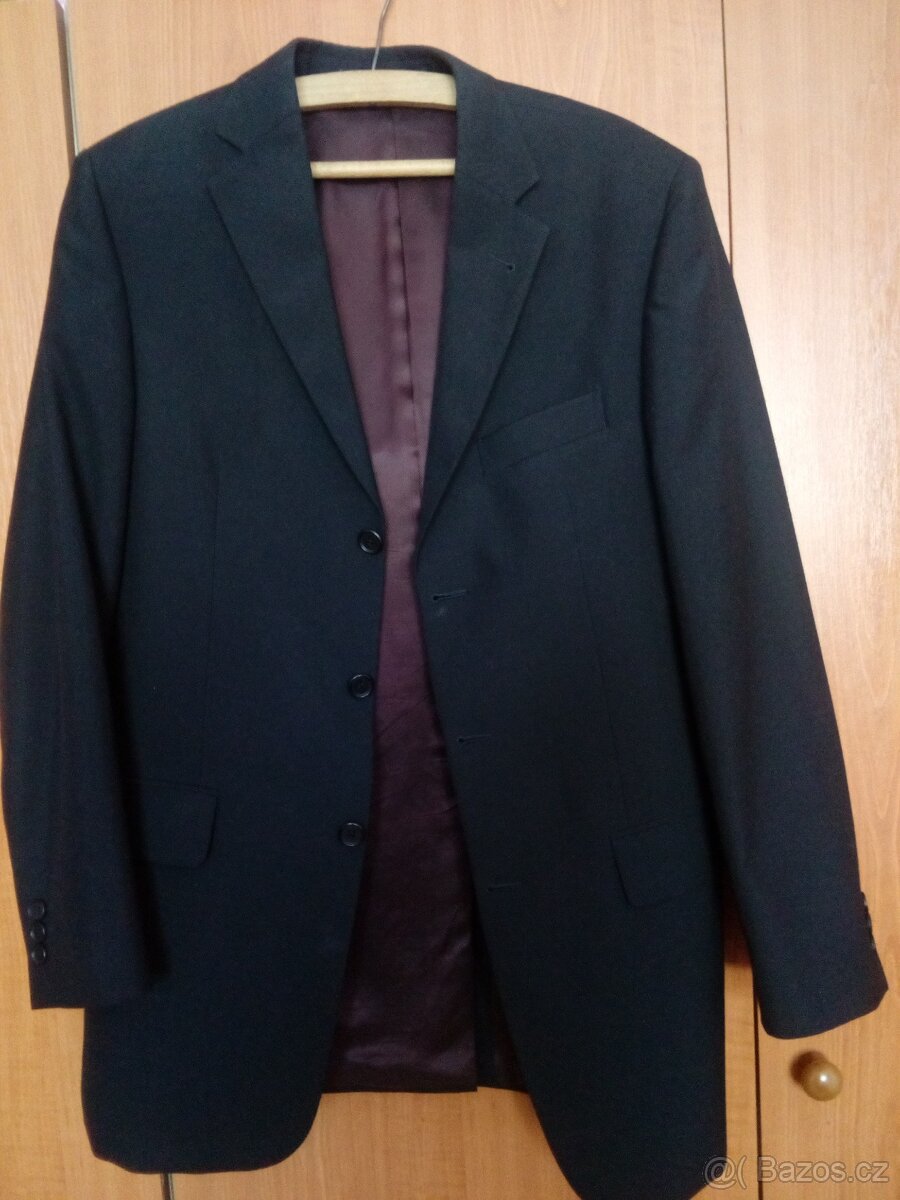 Černý společenský oblek