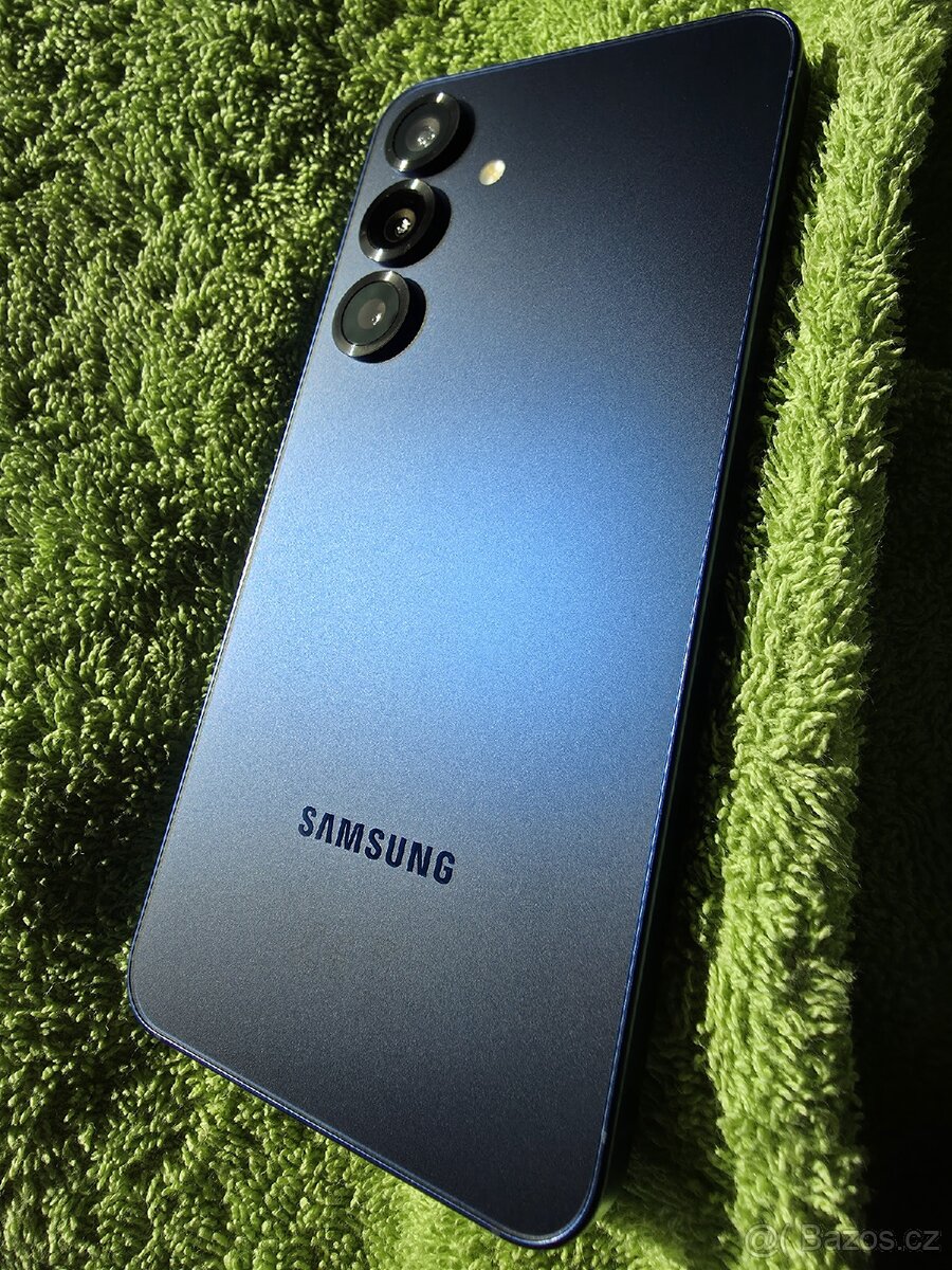 Samsung Galaxy S25 blue