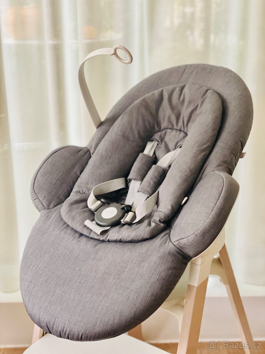 Stokke Steps lehátko s kojeneckou vložkou
