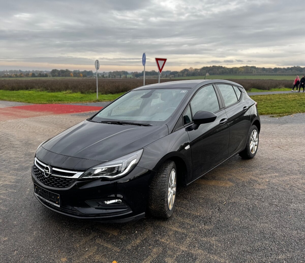 Opel Astra K 1.4 Turbo 92 kW | 2018 | Servisní Kniha