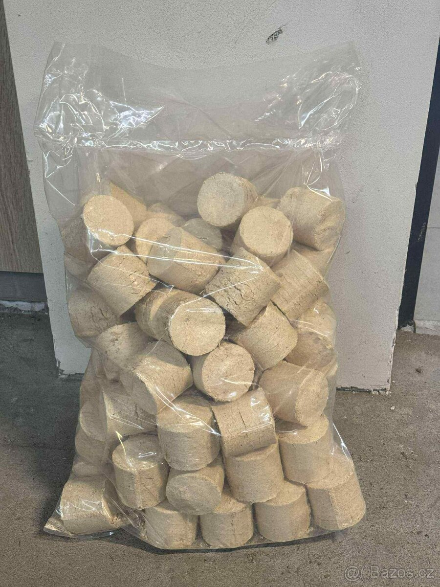 dřevěné brikety