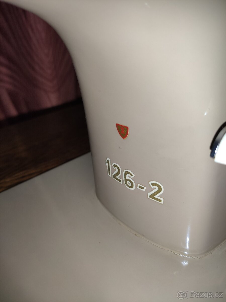 Šicí stroj Minerva 126