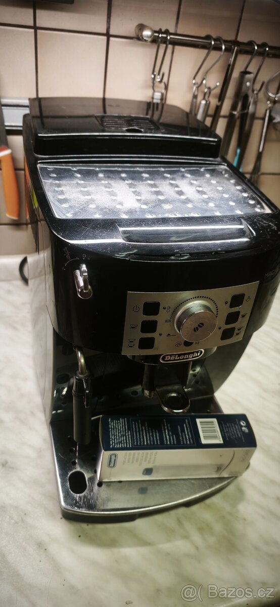 Kávovar DeLonghi Magnifica S ECAM 22.110.B,
