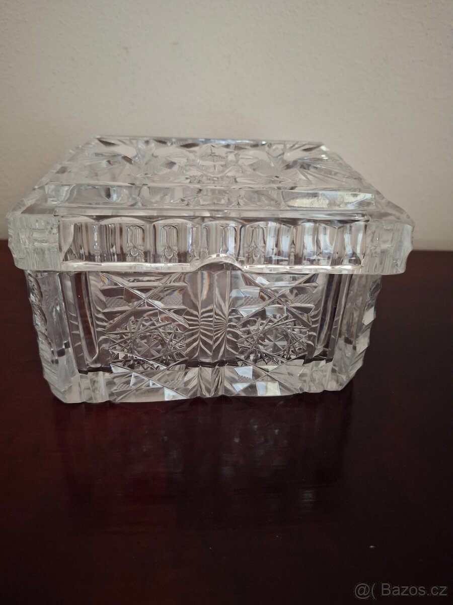 Sklo popelník, schránka