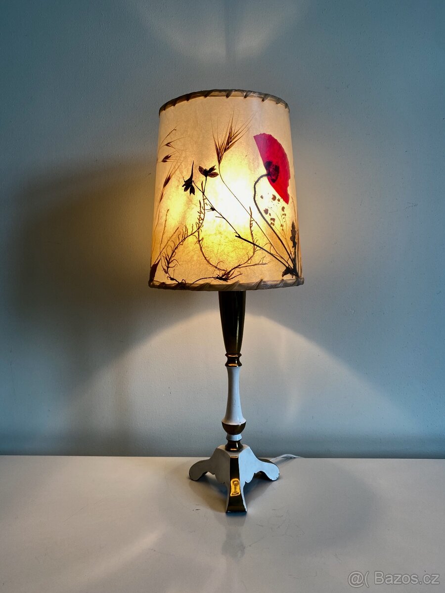 Vintážní celomosazná stolní lampa z Nemecka