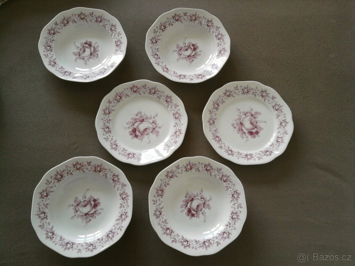 Porcelánové talíře s růžemi, Československo