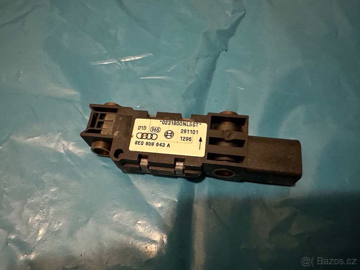 Audi A4 8E0 959 643 A čidlo nárazu boční Airbag