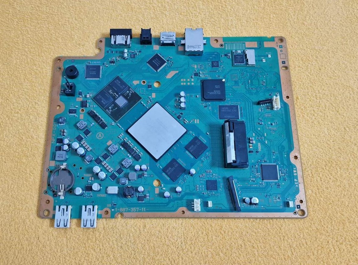 PS3 PLAYSTATION 3 SUPER SLIM DESKA