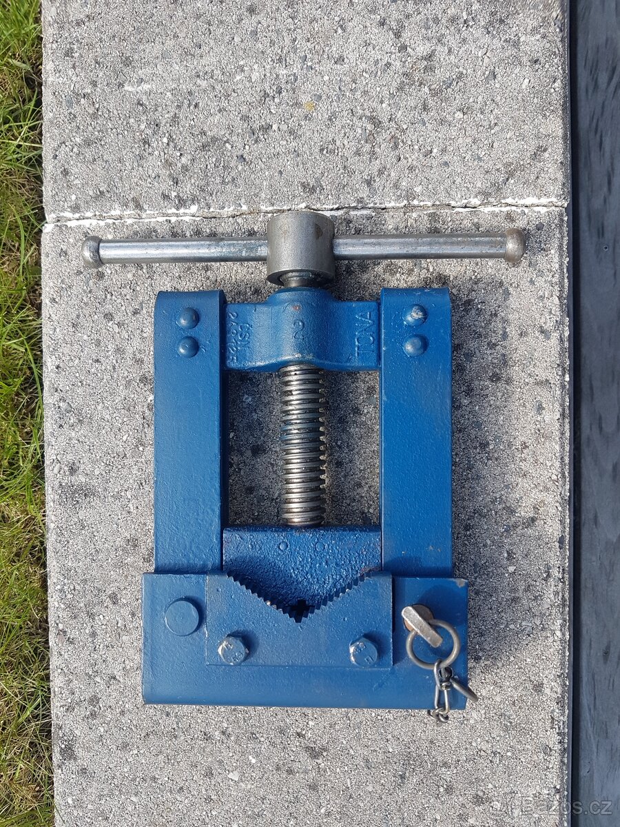 Instalatérský svěrák typ Pionýr 2, výrobce Tona,