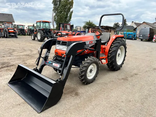 Malotraktor Kubota GL320 Grandel s čelním nakladačem 450