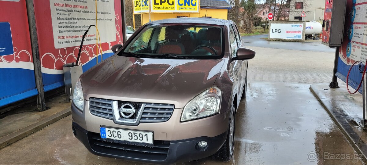 Nissan Qashqai benzín 2.0, najeto 101tkm, první majitel