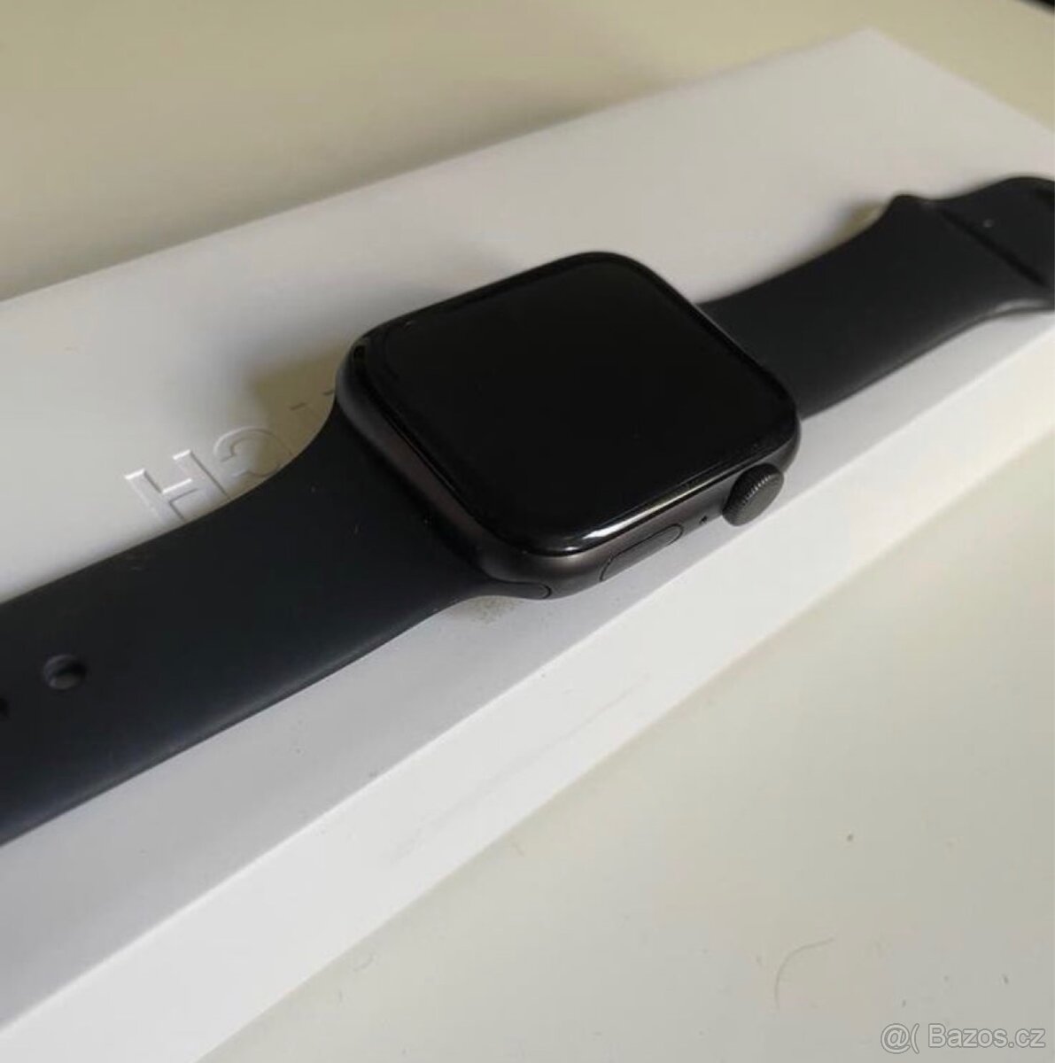 Apple Watch series 10 46mm klavirně černý