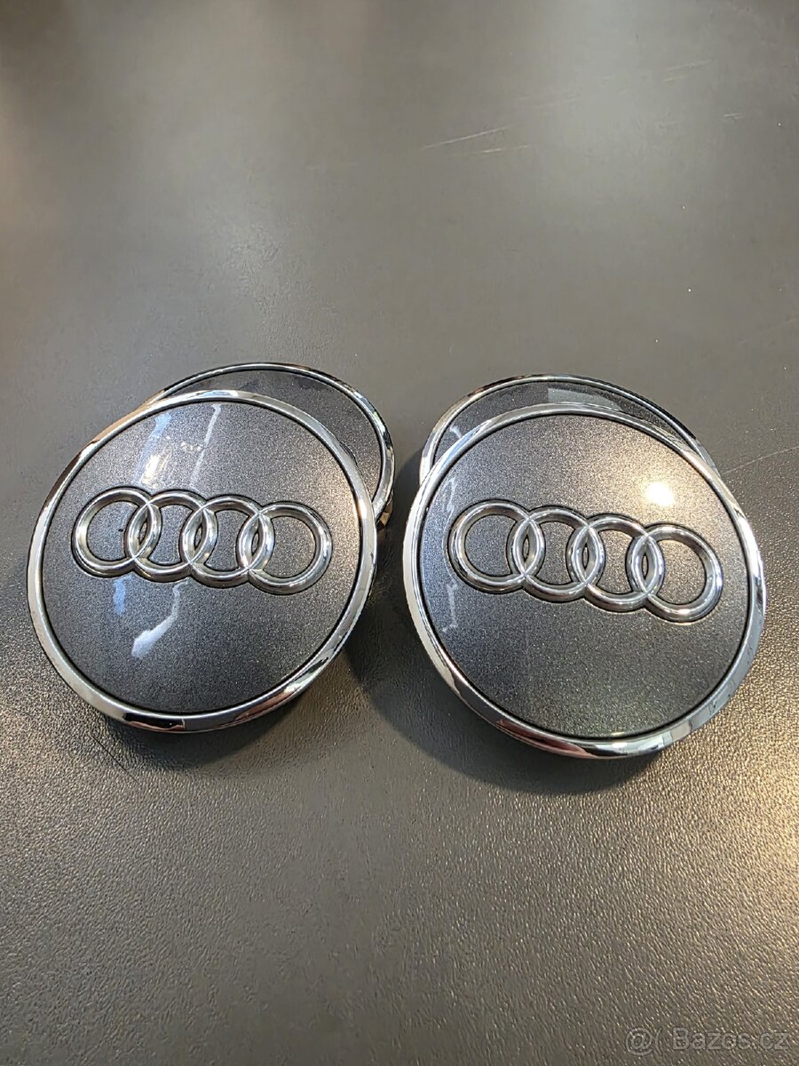 Originální středové krytky Audi.