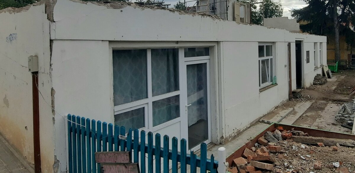 Plastová výloha + dveře