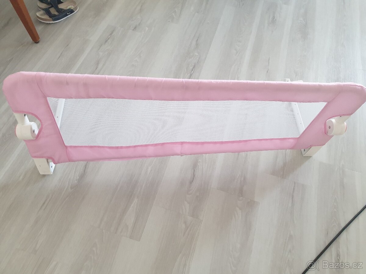 Zábrana na postel