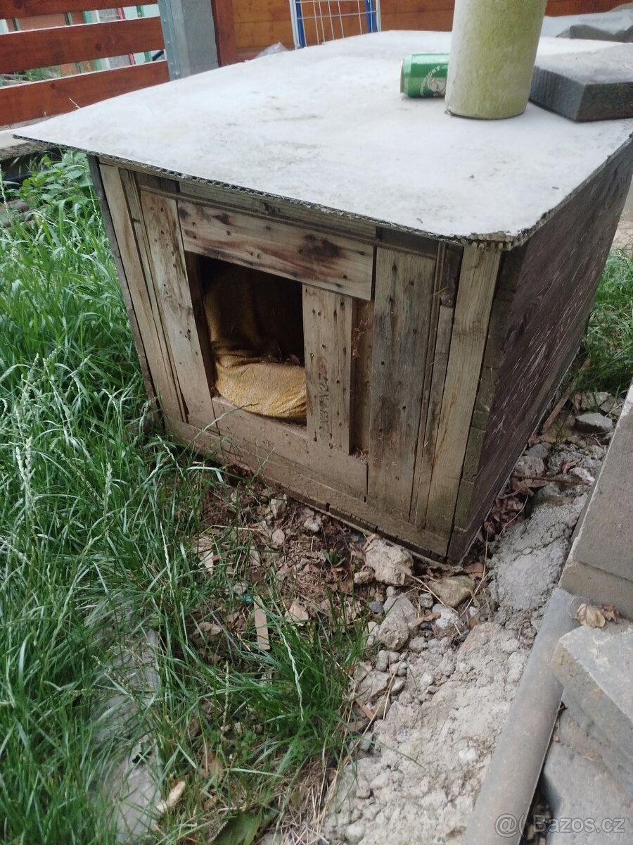 Psí bouda,daruji.