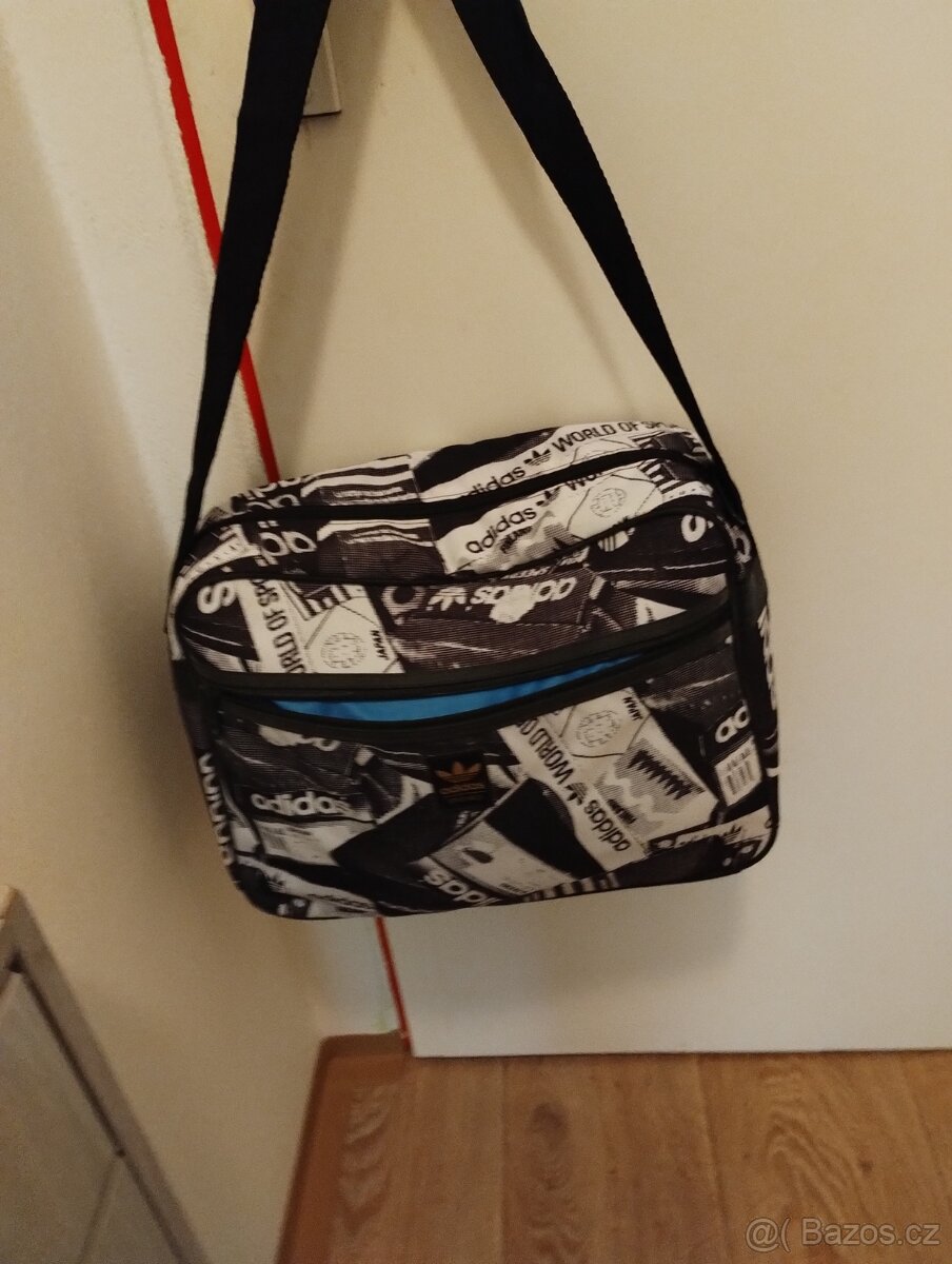 Taška má notebook