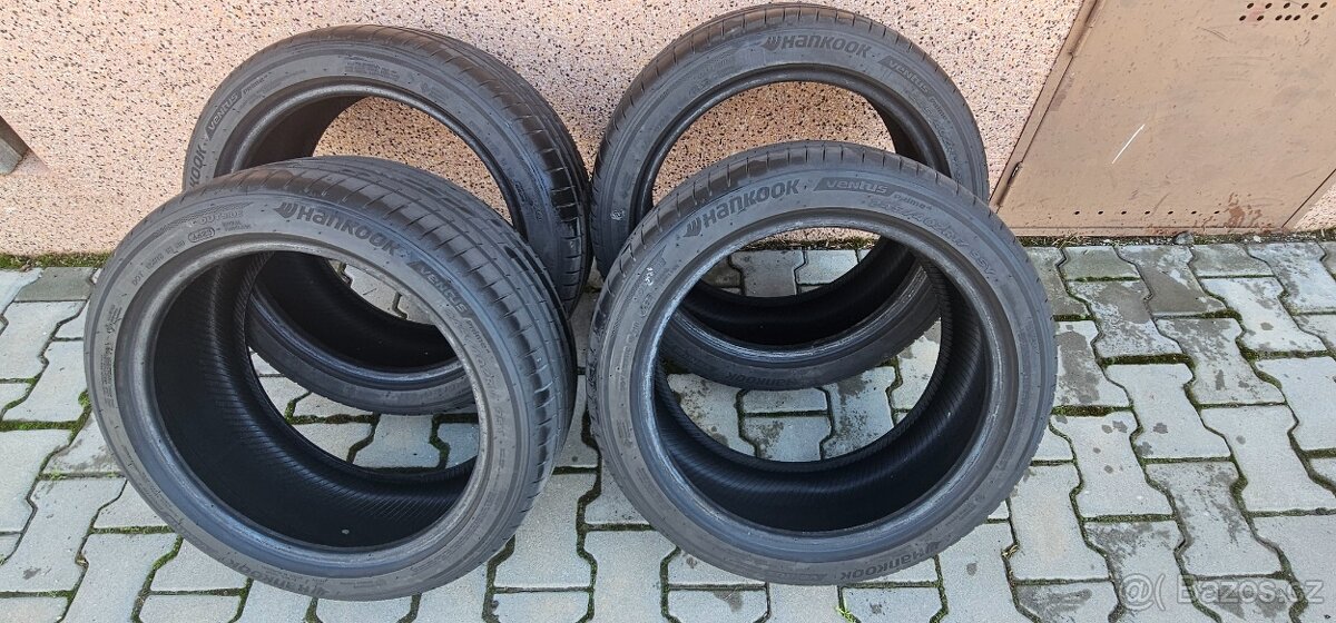 4xletní pneu Hankook 245/40ZR17 95Y